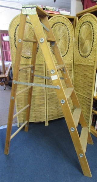 6 FT WOOD LADDER