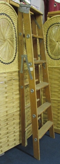 6 FT WOOD LADDER