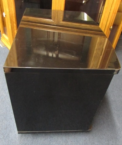 BLACK LACQUER TV STAND