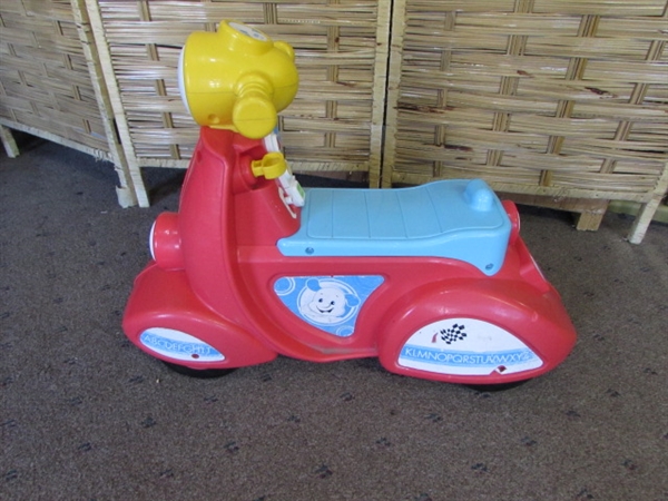 CHILDS PLAY TABLE AND SCOOTER