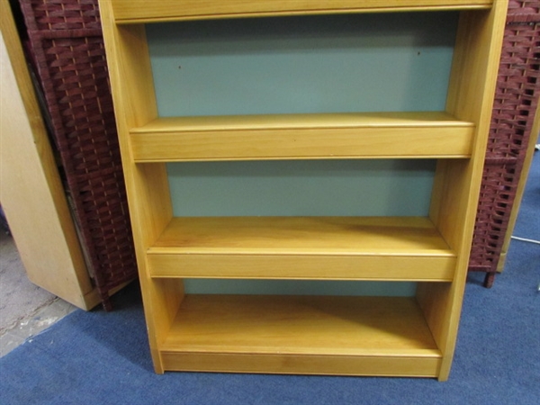 WOOD DISPLAY SHELF UNIT