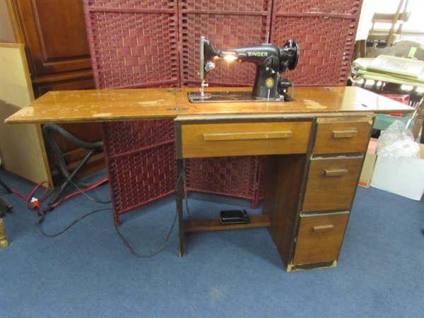 SINGER SEWING MACHINE *RESERVE*