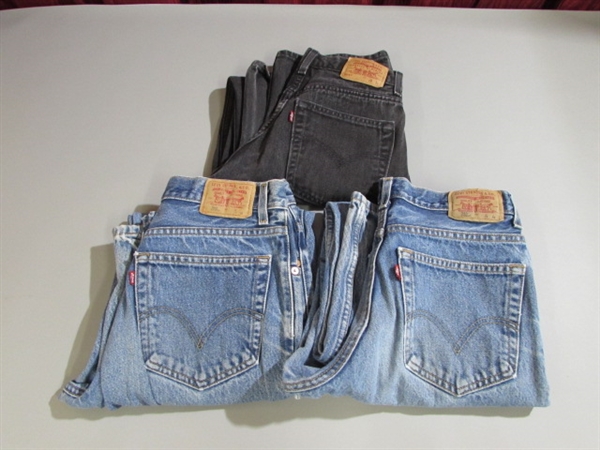 3 PAIR LEVI'S 569 JEANS