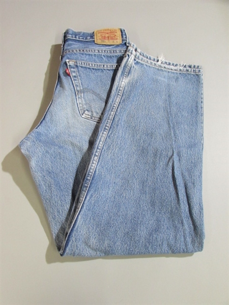 3 PAIR LEVI'S 569 JEANS