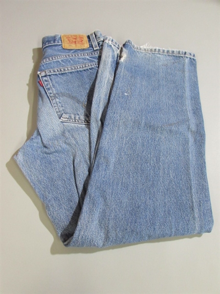 3 PAIR LEVI'S 569 JEANS