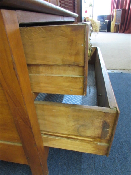 ANTIQUE GENTLEMAN'S DRESSER