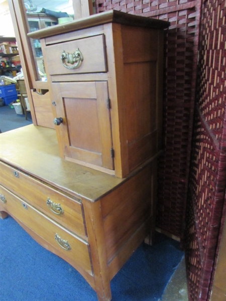 ANTIQUE GENTLEMAN'S DRESSER