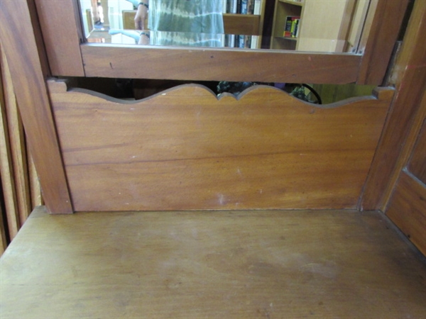 ANTIQUE GENTLEMAN'S DRESSER