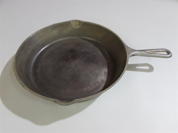 LODGE CAST IRON SKILLET