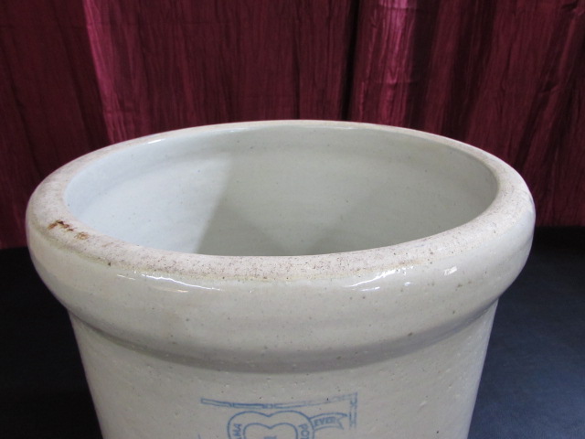 Lot Detail - PANAMA POTTERY CROCK