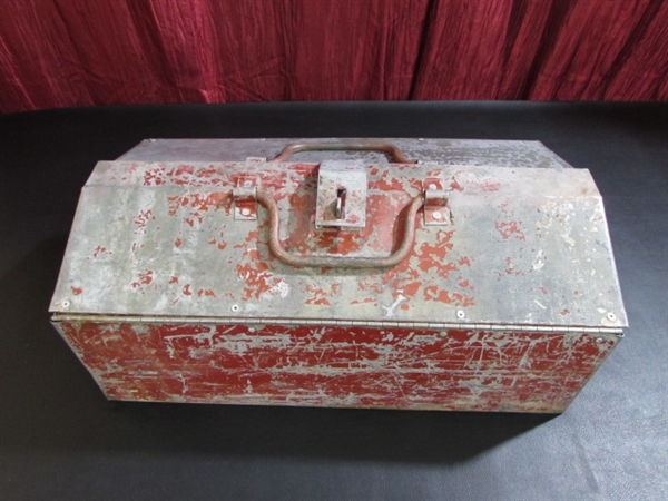 VINTAGE METAL TOOL BOX