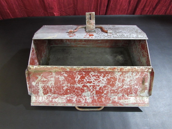 VINTAGE METAL TOOL BOX