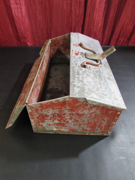 VINTAGE METAL TOOL BOX