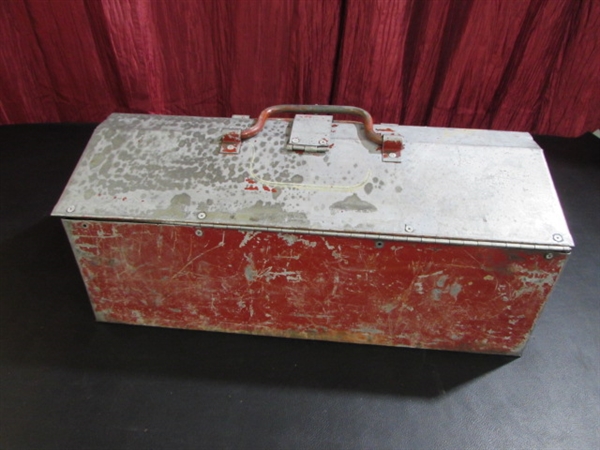 VINTAGE METAL TOOL BOX