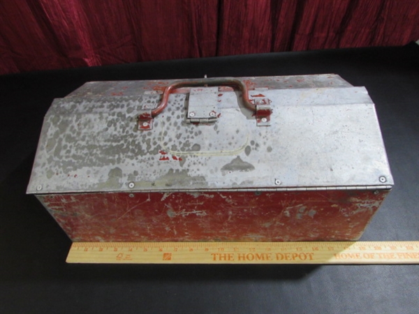 VINTAGE METAL TOOL BOX