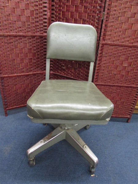 VINTAGE METAL HOME OR OFFICE CHAIR