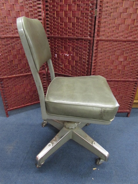 VINTAGE METAL HOME OR OFFICE CHAIR