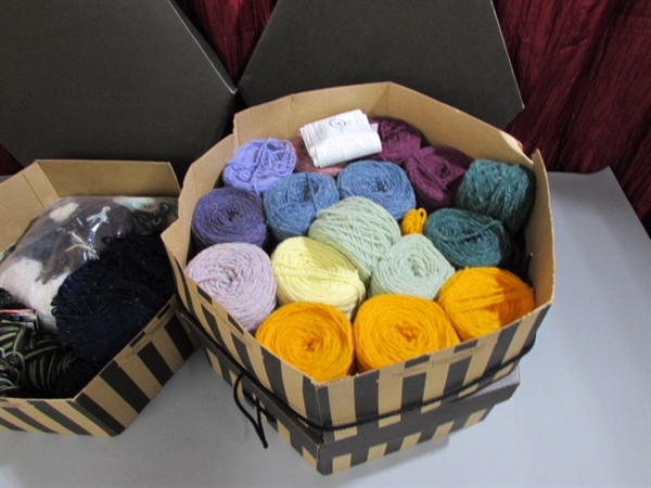 HAT BOXES WITH YARN