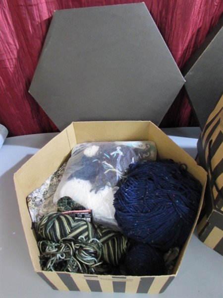 HAT BOXES WITH YARN