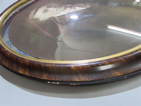 BEAUTIFUL ANTIQUE OVAL FRAME WITH CONVEX GLASS