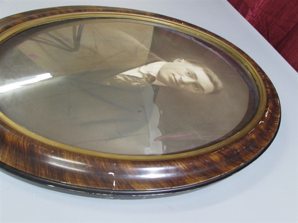 BEAUTIFUL ANTIQUE OVAL FRAME WITH CONVEX GLASS