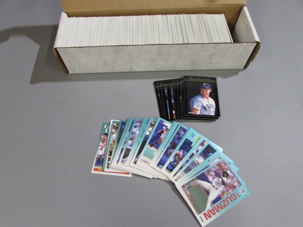 FLEER BASEBALL CARD COLLECTION