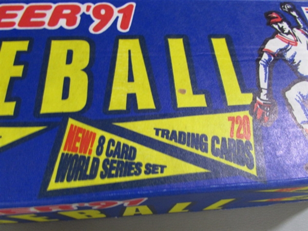 FLEER BASEBALL CARD COLLECTION