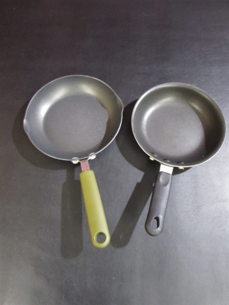 KIRKLAND POT & PAN SET