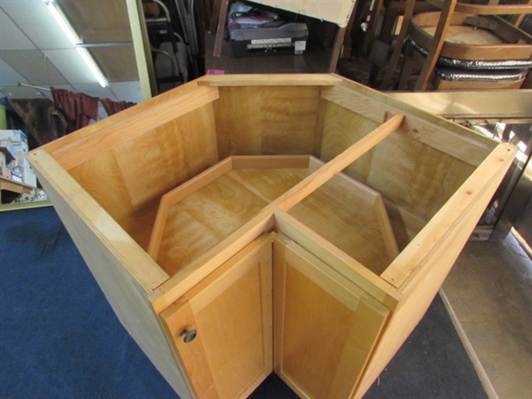 BASE CORNER CABINET W/LAZY SUSAN