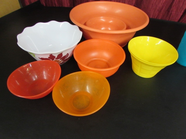 PLASTICWARE DISHES