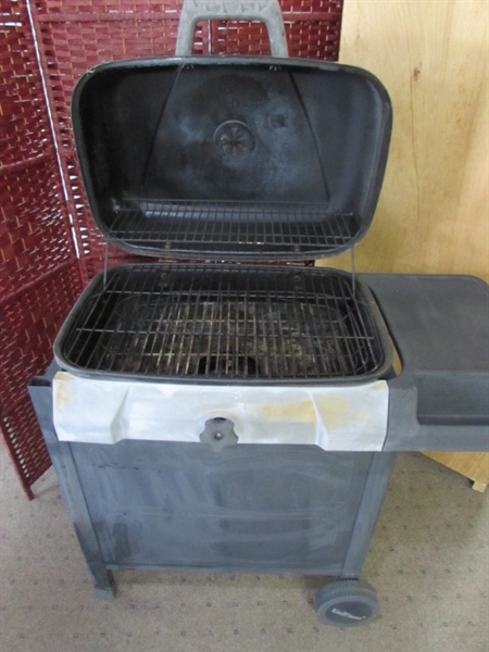 UNIFLAME CHARCOAL GRILL