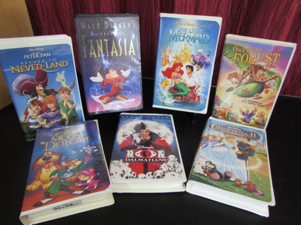 LARGE COLLECTION OF CHILDRENS VHS TAPES