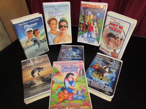 LARGE COLLECTION OF CHILDRENS VHS TAPES