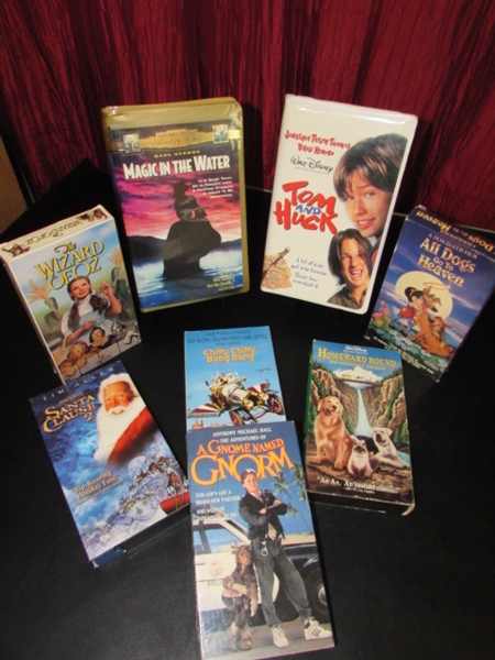 LARGE COLLECTION OF CHILDRENS VHS TAPES