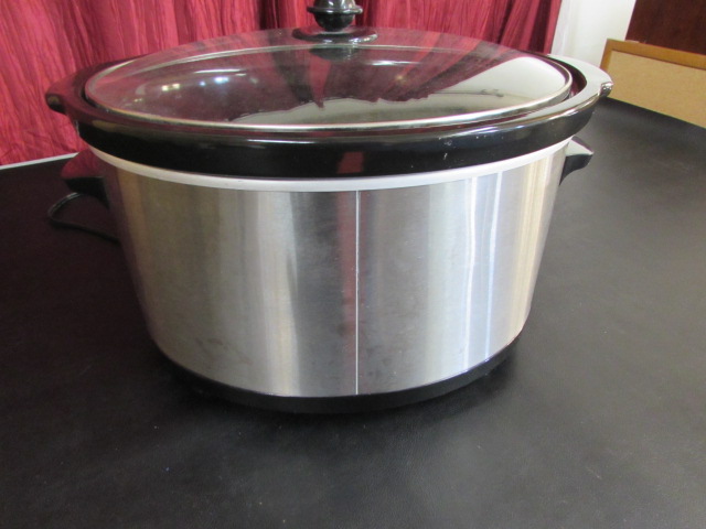 Lot Detail - LARGE CROCKPOT