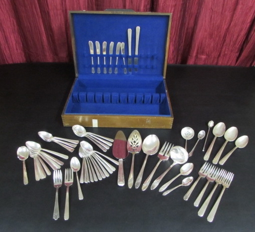 SILVERPLATE FLATWARE WITH TARNISH RESISTANT STORAGE BOX