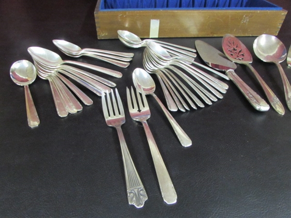 SILVERPLATE FLATWARE WITH TARNISH RESISTANT STORAGE BOX