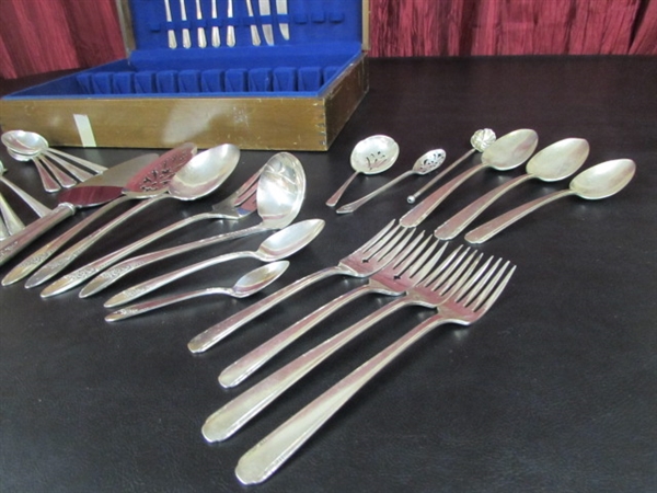 SILVERPLATE FLATWARE WITH TARNISH RESISTANT STORAGE BOX