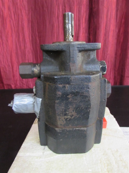 HYDRAULIC PUMP FOR A LOG SPLITTER