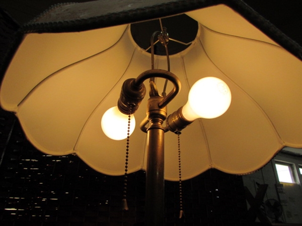 VINTAGE BRASS FLOOR LAMP