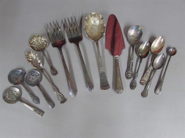 BEAUTIFUL VINTAGE/ANTIQUE SILVERPLATE UTENSILS