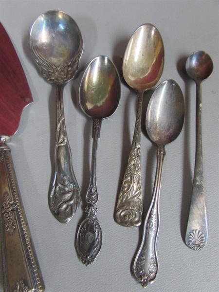 BEAUTIFUL VINTAGE/ANTIQUE SILVERPLATE UTENSILS