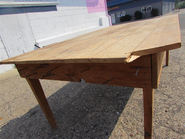 WOOD SHOP TABLE WITH VICE