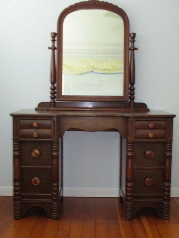 VINTAGE VANITY WITH MIRROR AND BENCH