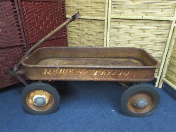 Lot Detail - VINTAGE RADIO FLYER WAGON