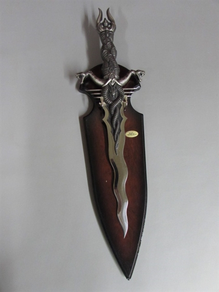 COLLECTABLE SERPENT DAGGER