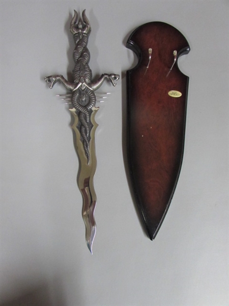 COLLECTABLE SERPENT DAGGER