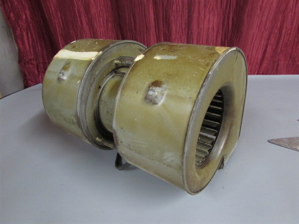 DUAL SQUIRREL CAGE BLOWER AND PLASTER, FLOOR/CARPET TOOLS