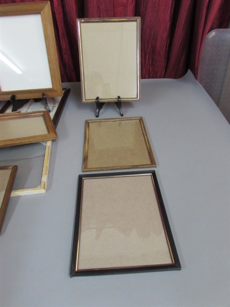 LARGE LOT OF PICTURE FRAMES