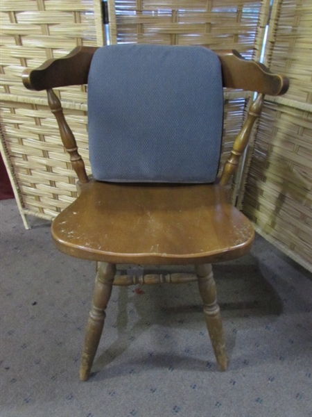 WOOD SWIVEL CHAIR